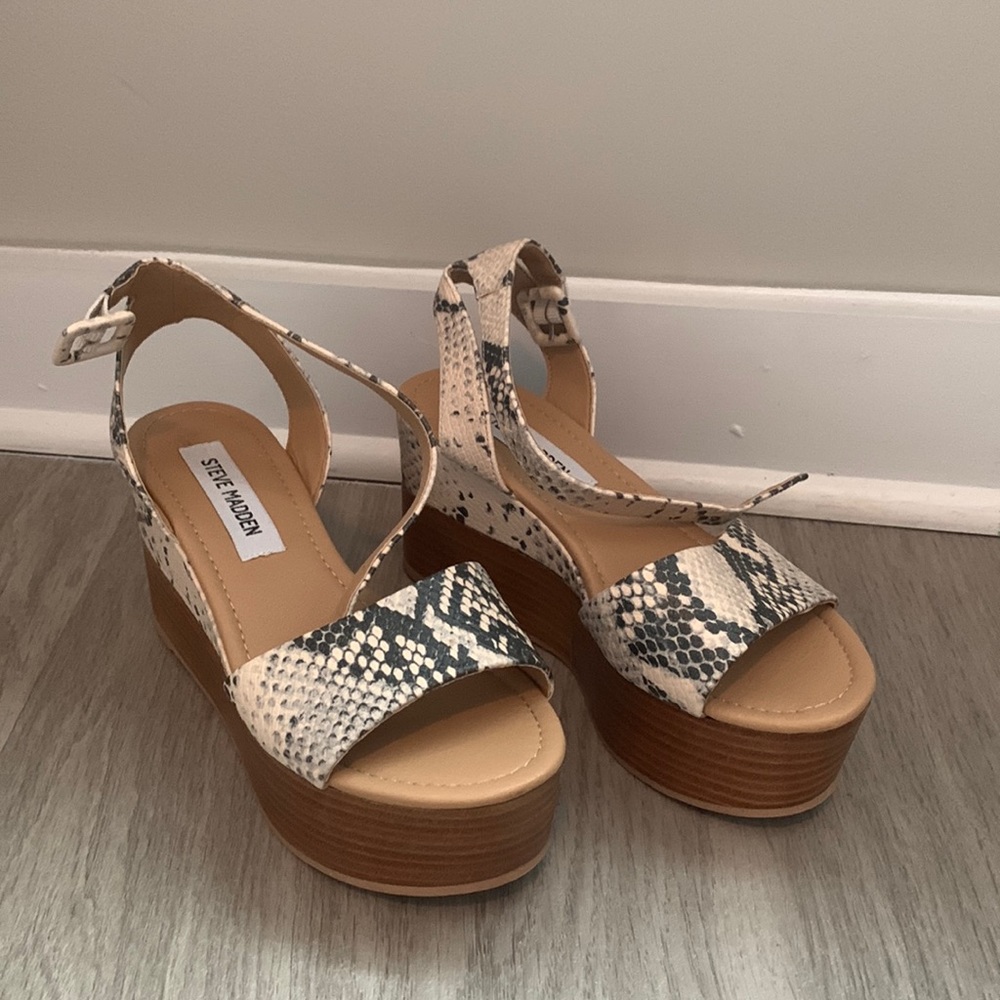 NWOT Steve Madden wedges